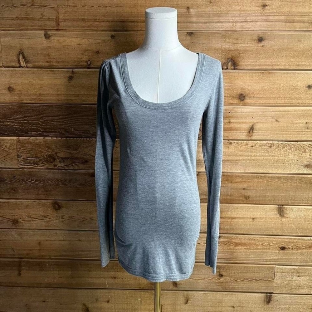 Y2K Grey long sleeve scoop neck top